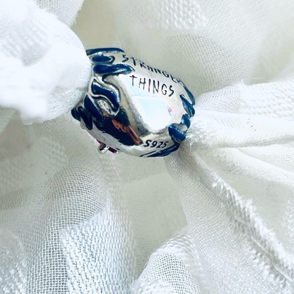 💖 NWOT Glow-in-the-Dark Heart Charm – Stranger Things ✨ - Picture 6 of 16